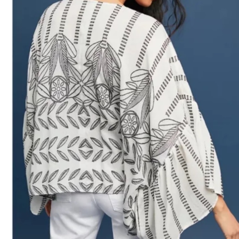 AKEMI + KIN Size OS
Anthropologie ANNABELLA
Floral Embroidery Kimono
Bell Sleeve - Picture 2 of 8